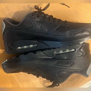 Nike Black Men's Air Max Sneakers with Visible Air Cushioning